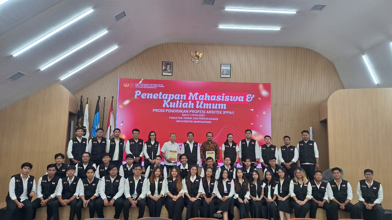 PPAr Warmadewa Tetapkan 35 Mahasiswa Baru Batch I 2026/2027 melalui Prosesi Pemasangan Rompi dan Kuliah Umum